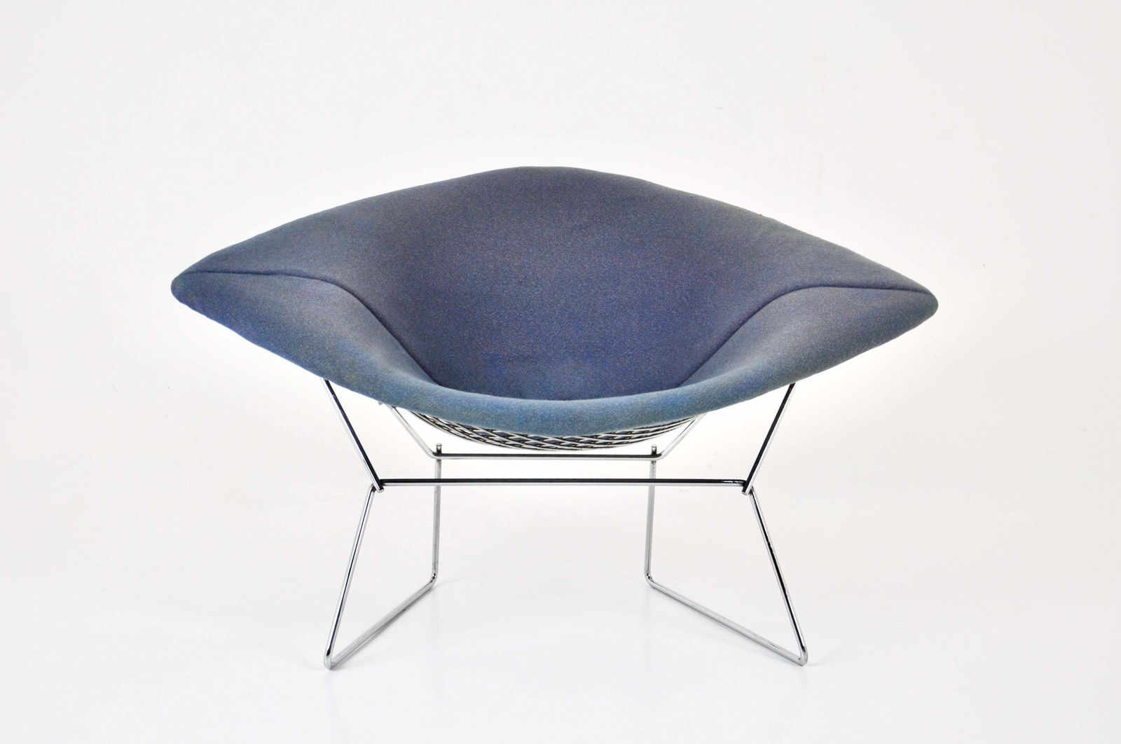 photo furniture Large Diamond Chair By Harry Bertoia For Knoll, 1970s