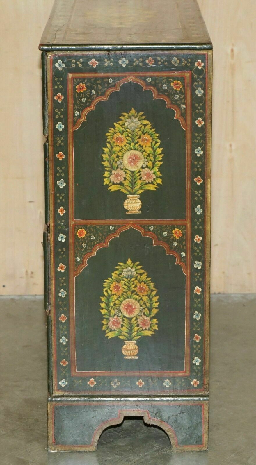 photo vintage Antique Swedish Hand Painted Green Floral Two Over Three Chest Of Drawers