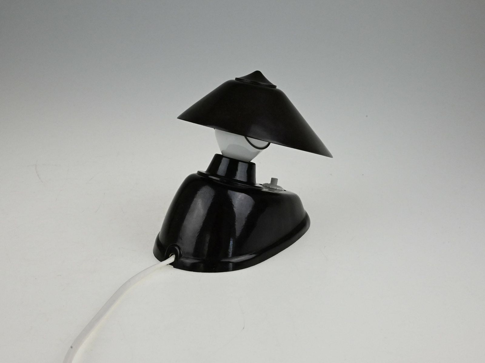 Bauhaus Lamp, Bakelite Lamp, Desk Lamp, Desk Light, Bedside Lamp, Art Deco Lamp, Art Deco Light, Art Deco Lighting, Bauhaus, Type 11641 photo Lighting
