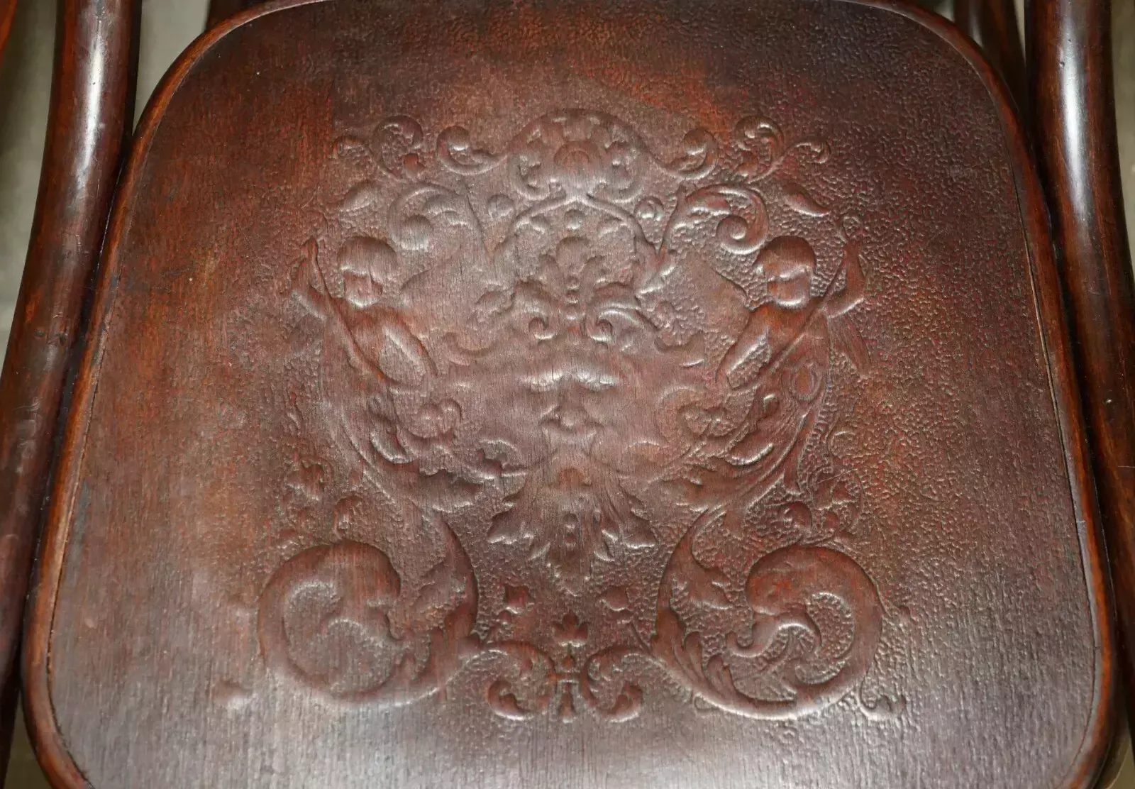 photo furniture Exquisite Victorian Thonet Rocking Chair With Cherub Carved Back & Seat Panels