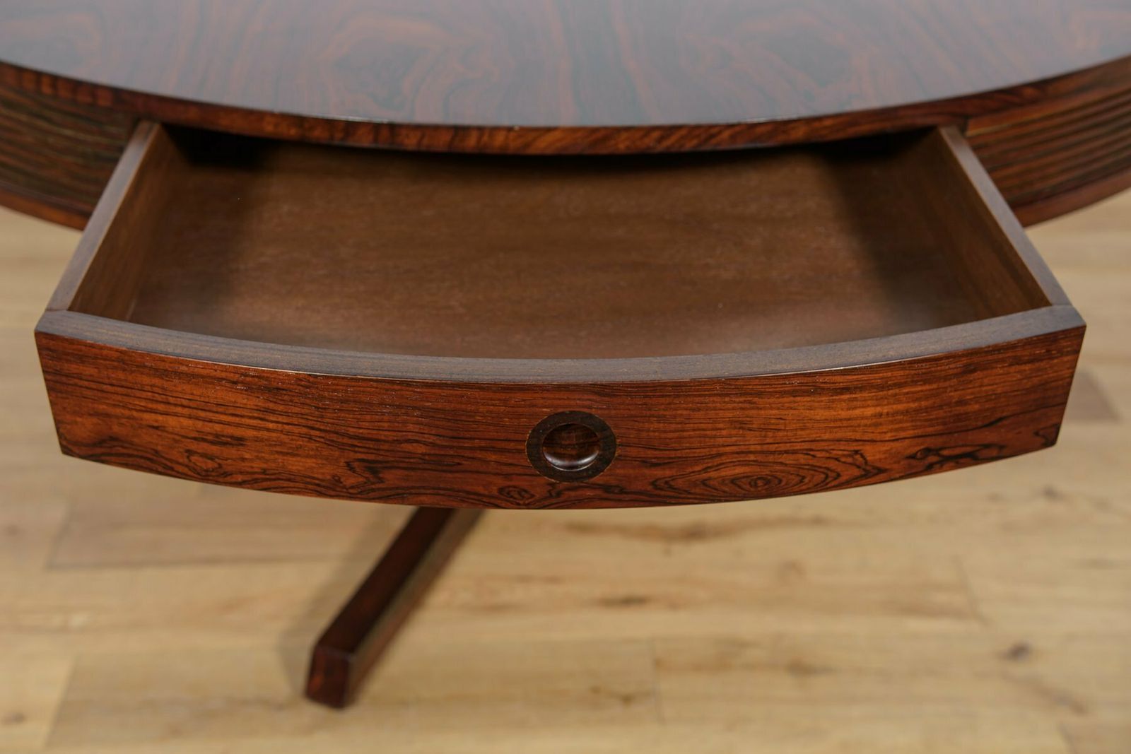 photo vinterior Mid Century Drum Dining Table By Robert Heritage For Archie Shine, Great Britain, 1950s