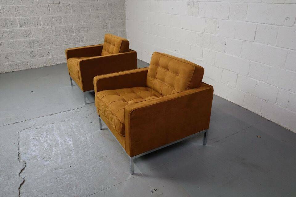 photo furniture Pair Of Florence Knoll Lounge Chairs For Knoll International