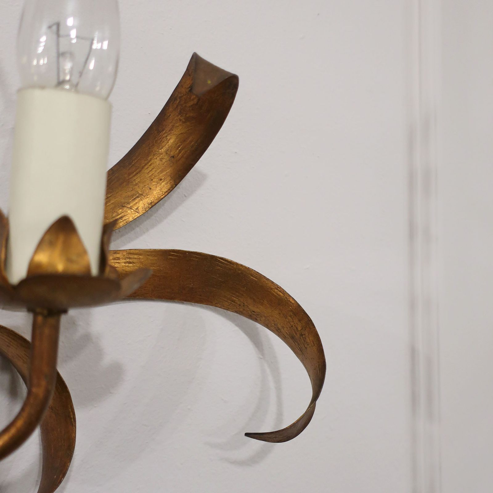 Mid Century Italian Hollywood Regency Style Gilt Metal Large Wall Light photo vinterior