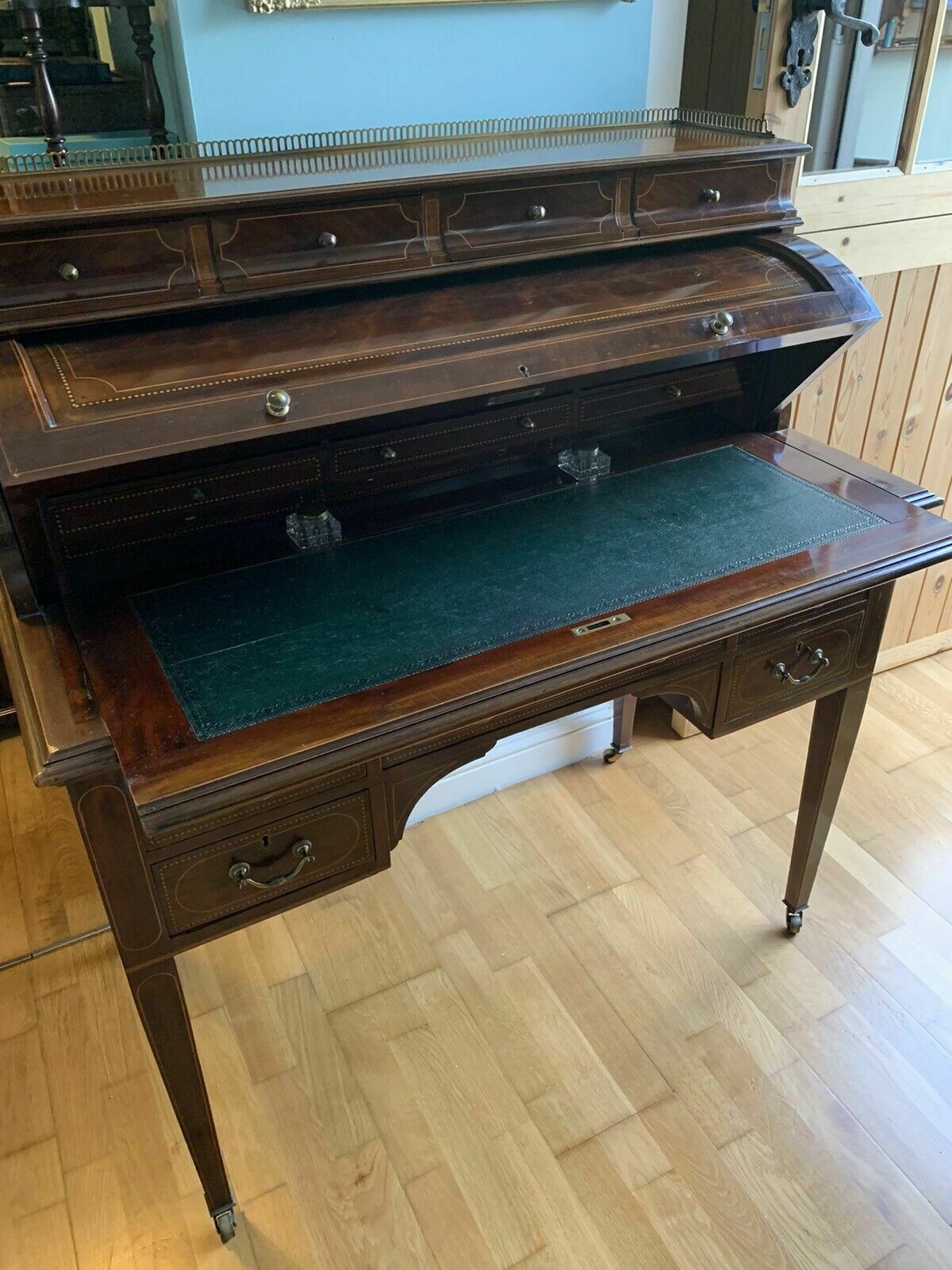 A Beautiful And Very Elegant Edwardian Cylinder Desk photo vinterior