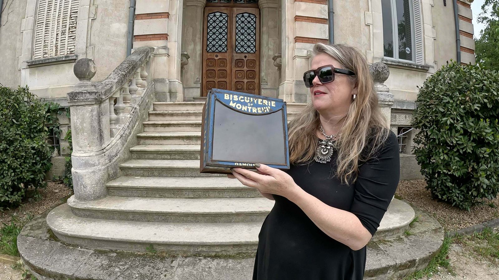 “Damoisseau Montreau” Biscuit Shop Display Hinged Tin |French Antique|Original Glass photo vintage