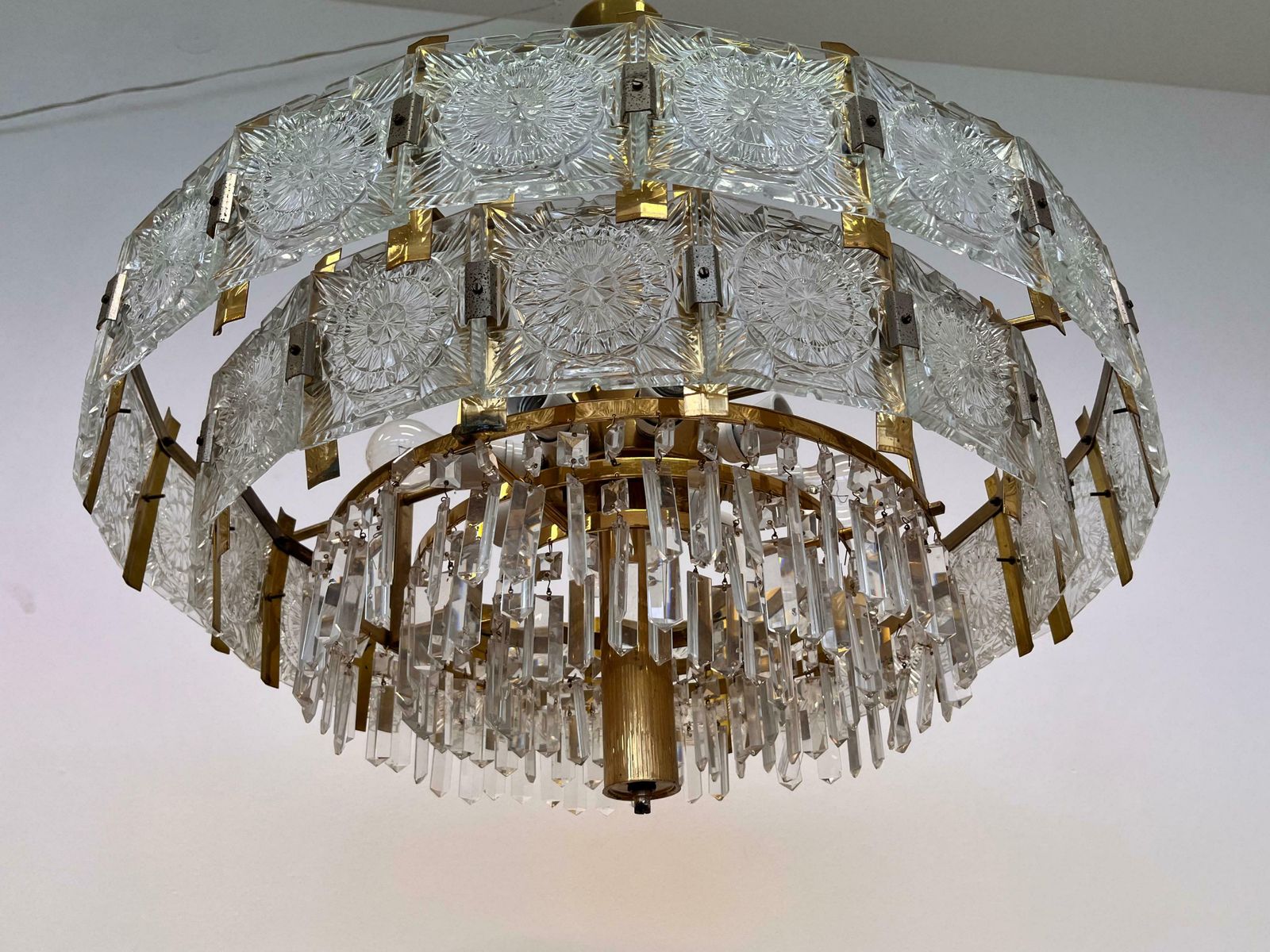 Stel Van Twee Xxl Grote Messing Glazen Kroonluchters Van Kamenický šenov/Preciosa, Jaren 1970 photo Verlichting