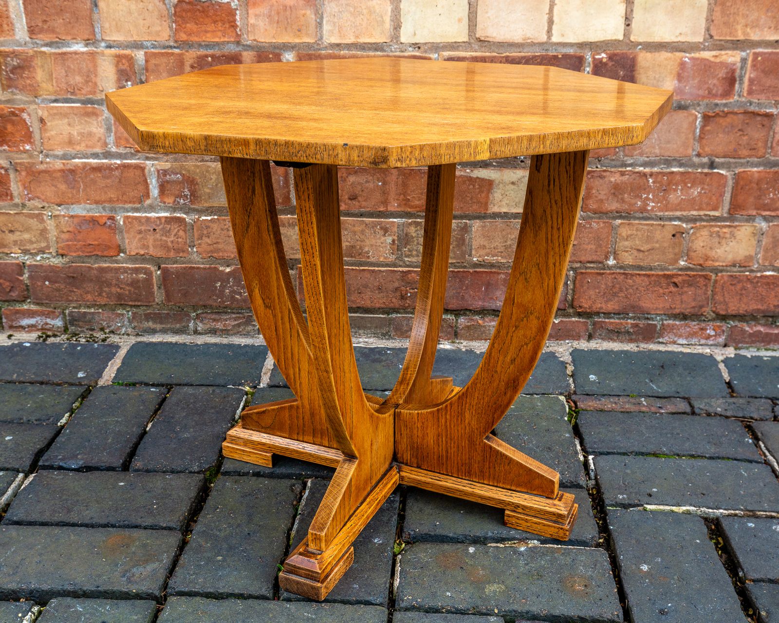 photo vinterior Art Deco Coffee Table Oak Octagonal 1930s R.Ustic Arts And Crafts S.Ide T.Able L.Amp T.Able Cotswold School Tiger Oak Golden Oak V.Intage A.Ntique