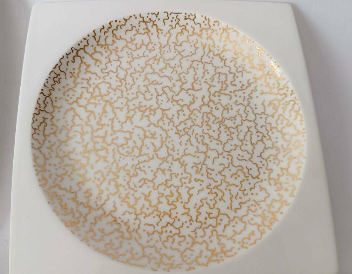 4 Dessert Plates In White Wedgwood Porcelain With Gold Decoration, Plato Gold Series photo for sale
