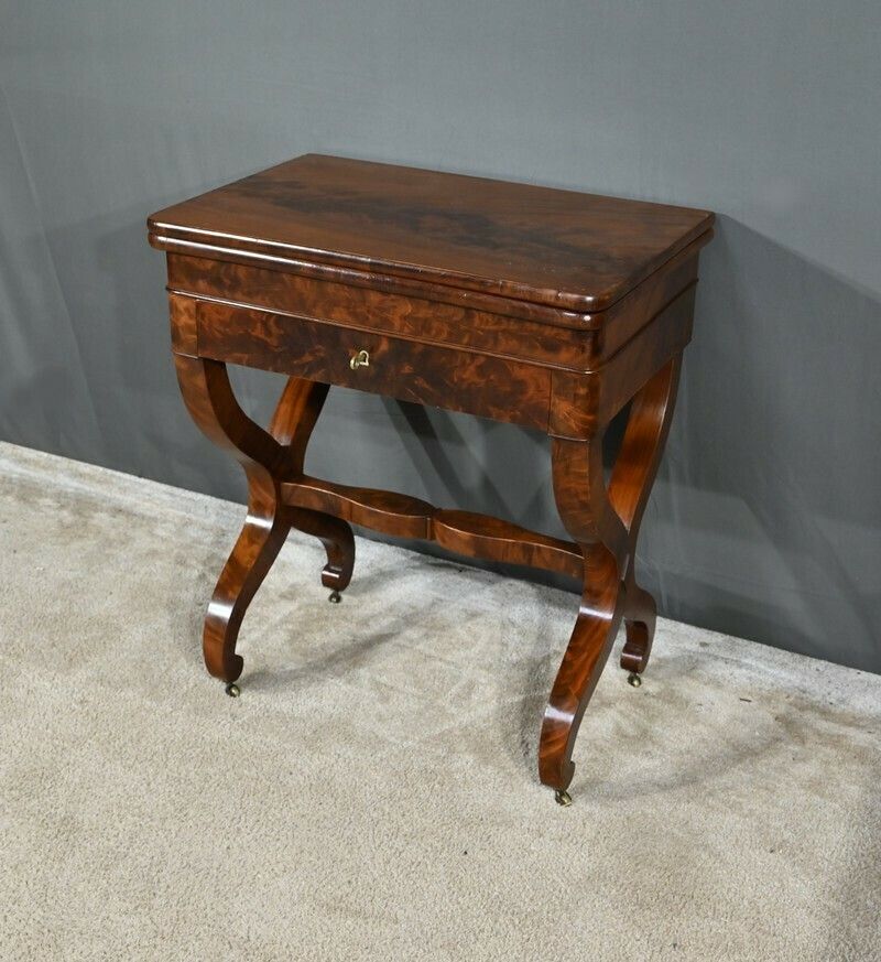 Burl Mahogany Games Table, Restoration Period – Early 19th Century photo 1904.0