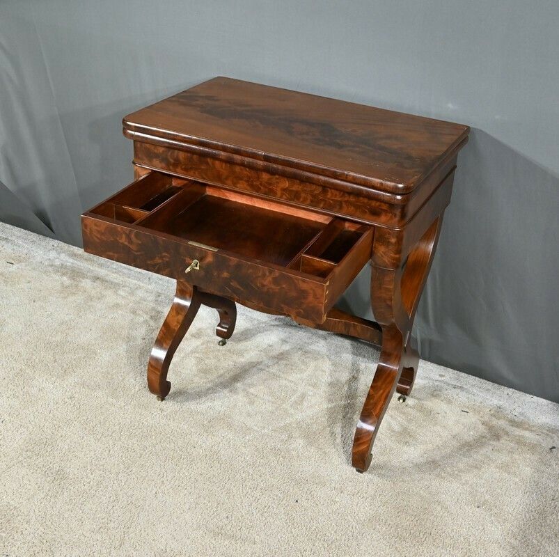 Burl Mahogany Games Table, Restoration Period – Early 19th Century photo vinterior