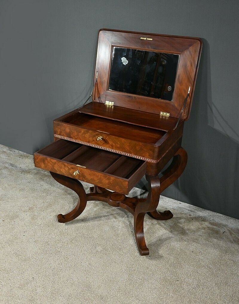 Burl Mahogany Dressing Table, Restoration Period – Early 19th Century