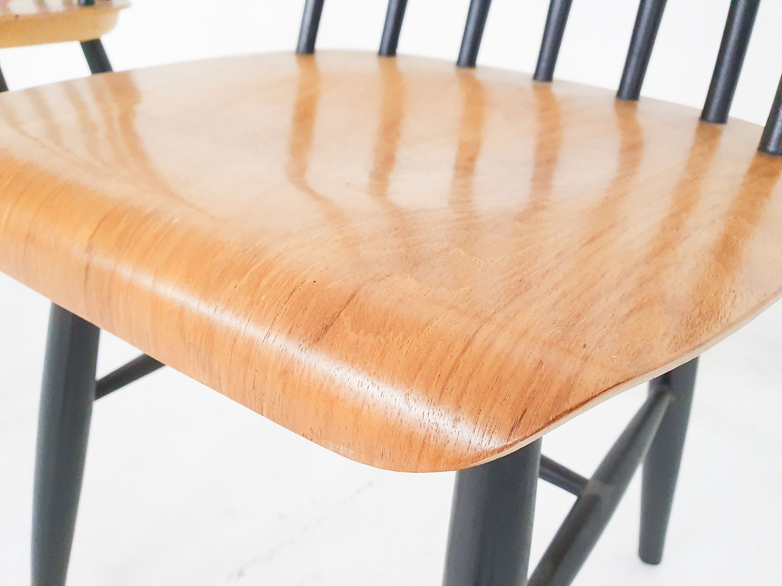 Set Van Twee Stoelen Met Spijlenrug, Nederland, Ca. Jaren 1960 photo vinterior