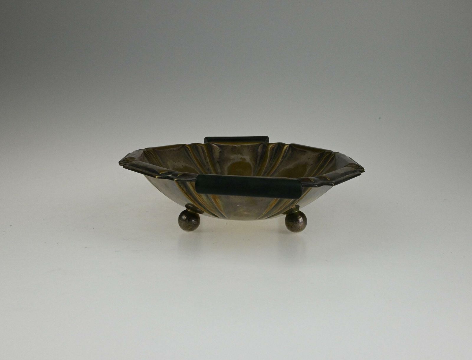 Antique Brass Art Deco Bowl With Wooden Handles, Antique Bowl, Decorative Bowl, Brass Bowl, Art Deco, Metal Bowl, Antique Collectibles photo vintage