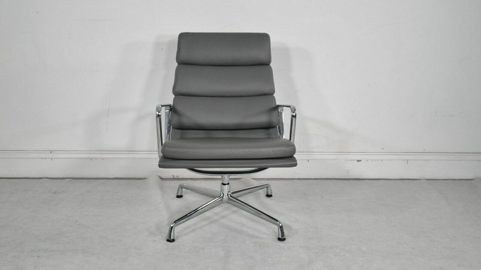 Pristine Vitra Eames Ea219 Soft Pad Chair In Soft Chair Leather