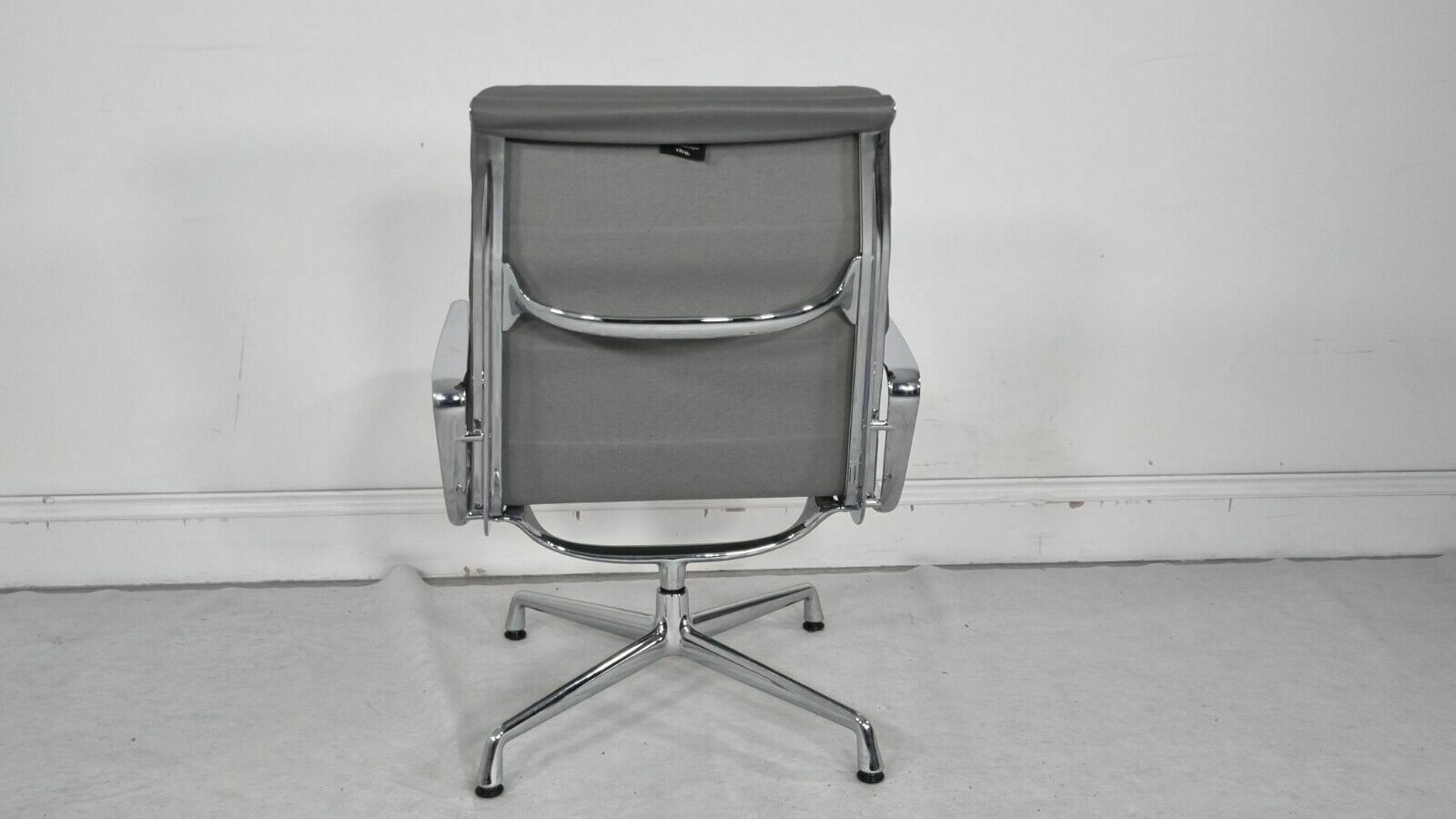 Pristine Vitra Eames Ea219 Soft Pad Chair In Soft Chair Leather photo buy