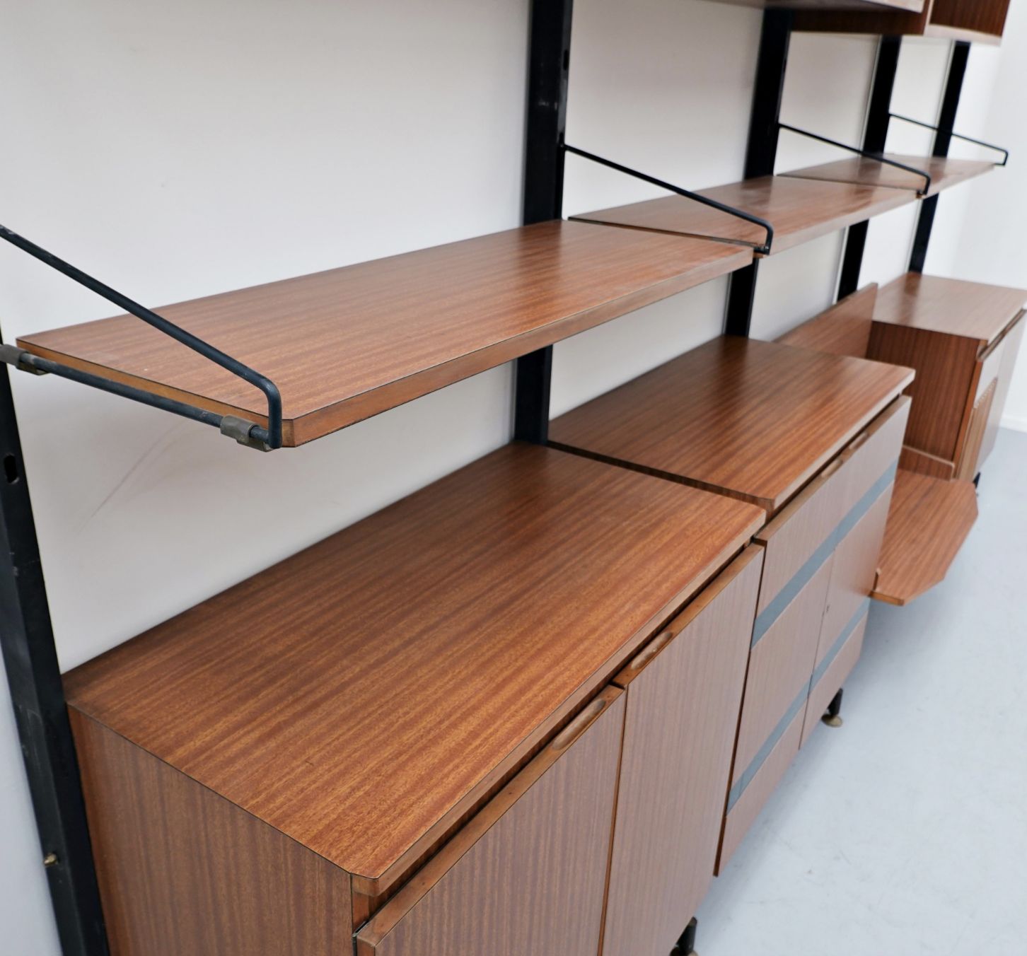 Mid Century Modern Italian Wall Unit Model ”Urio” By Ico Parisi For Mim, 1960s photo vinterior