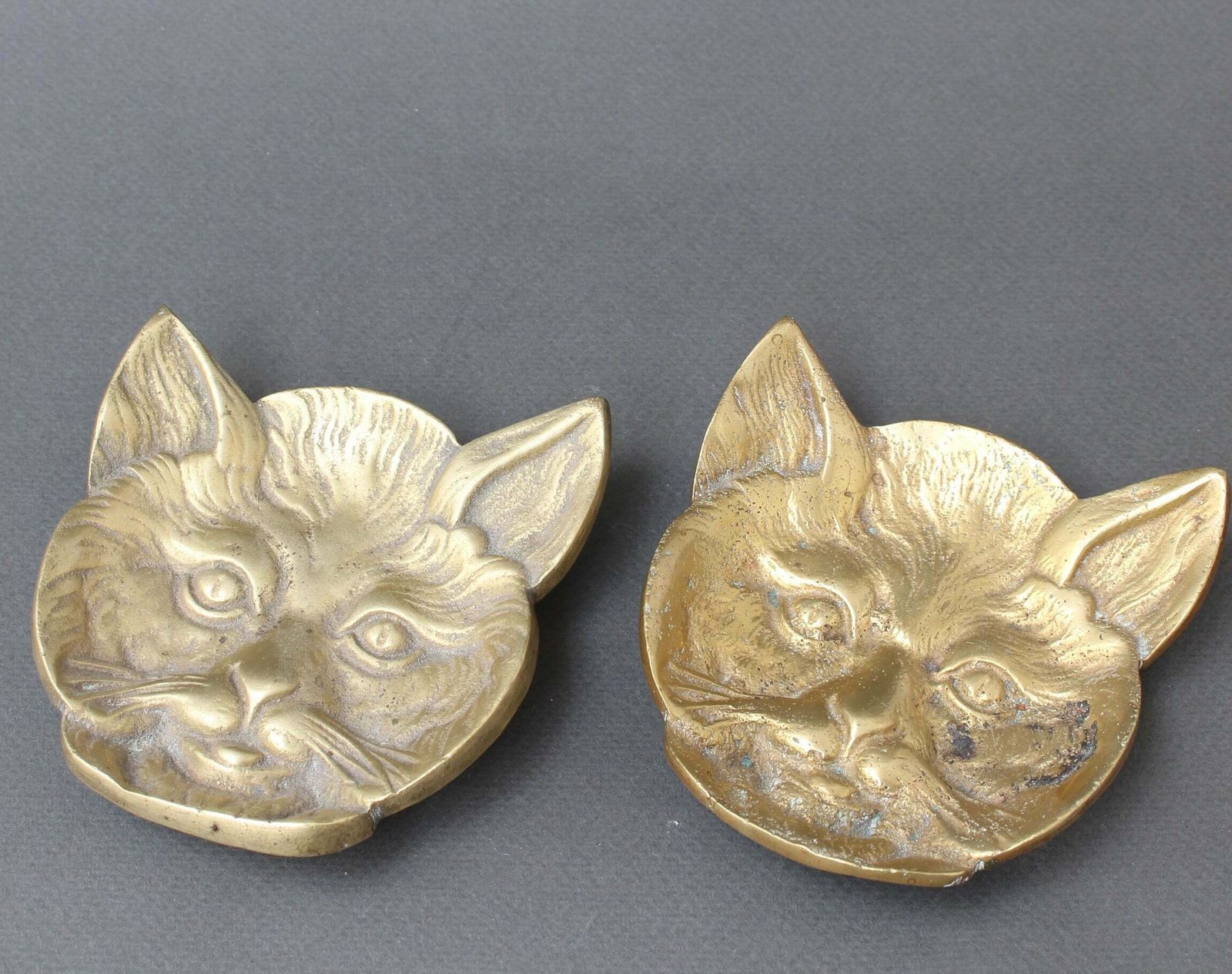 Pair Of Feline Brass Dishes (20th Century) photo furniture