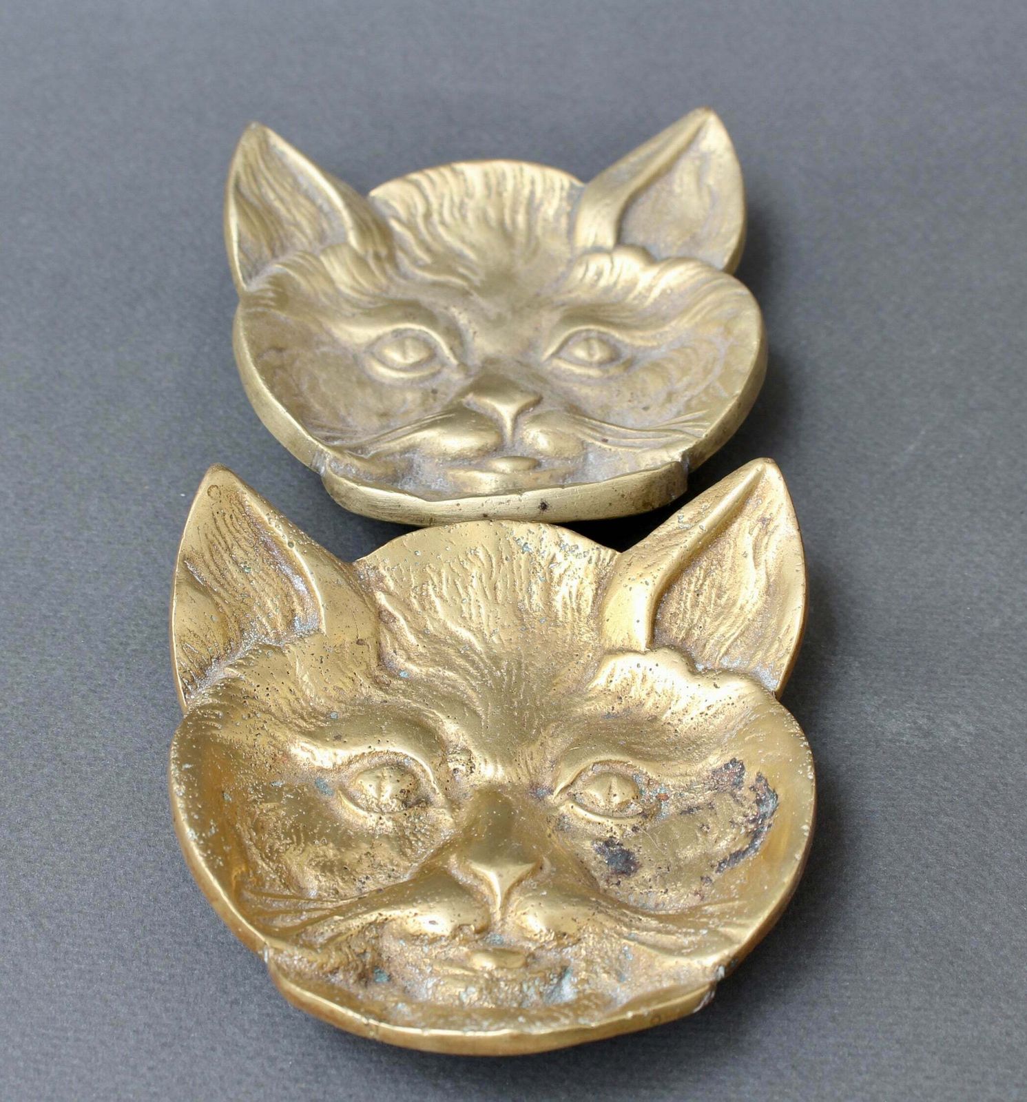 Pair Of Feline Brass Dishes (20th Century) photo Art