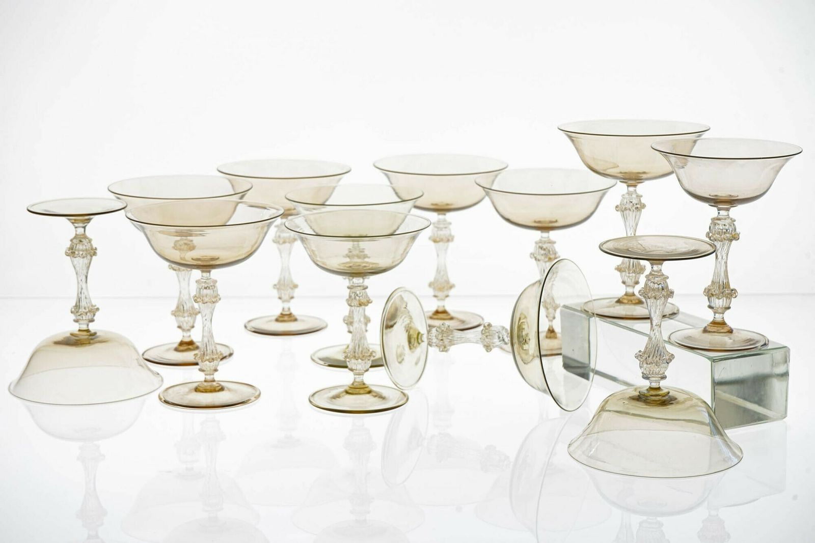 4800.0 Rare Set Of 12 Classic Cenedese Fume And Gold Champagne Glass . Unique photo