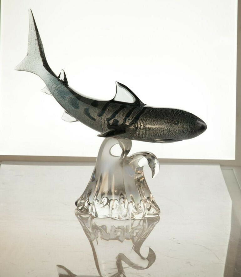 Roberto Camozzo For Wyland, Tiger Hunting Shark On Base Murano Glass 90s, Signed photo buy