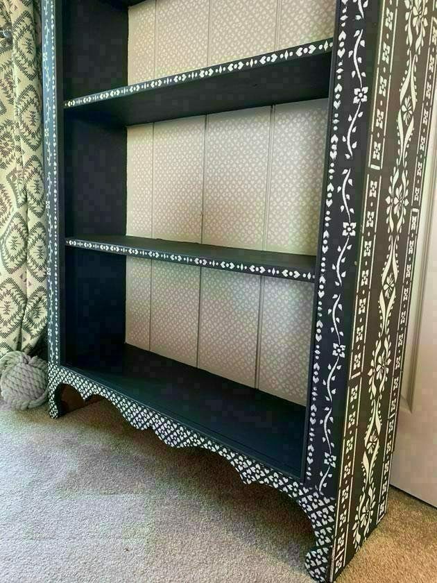 Beautiful Country Ditsy Bone Inlay Bookcase Stencilled photo vinterior