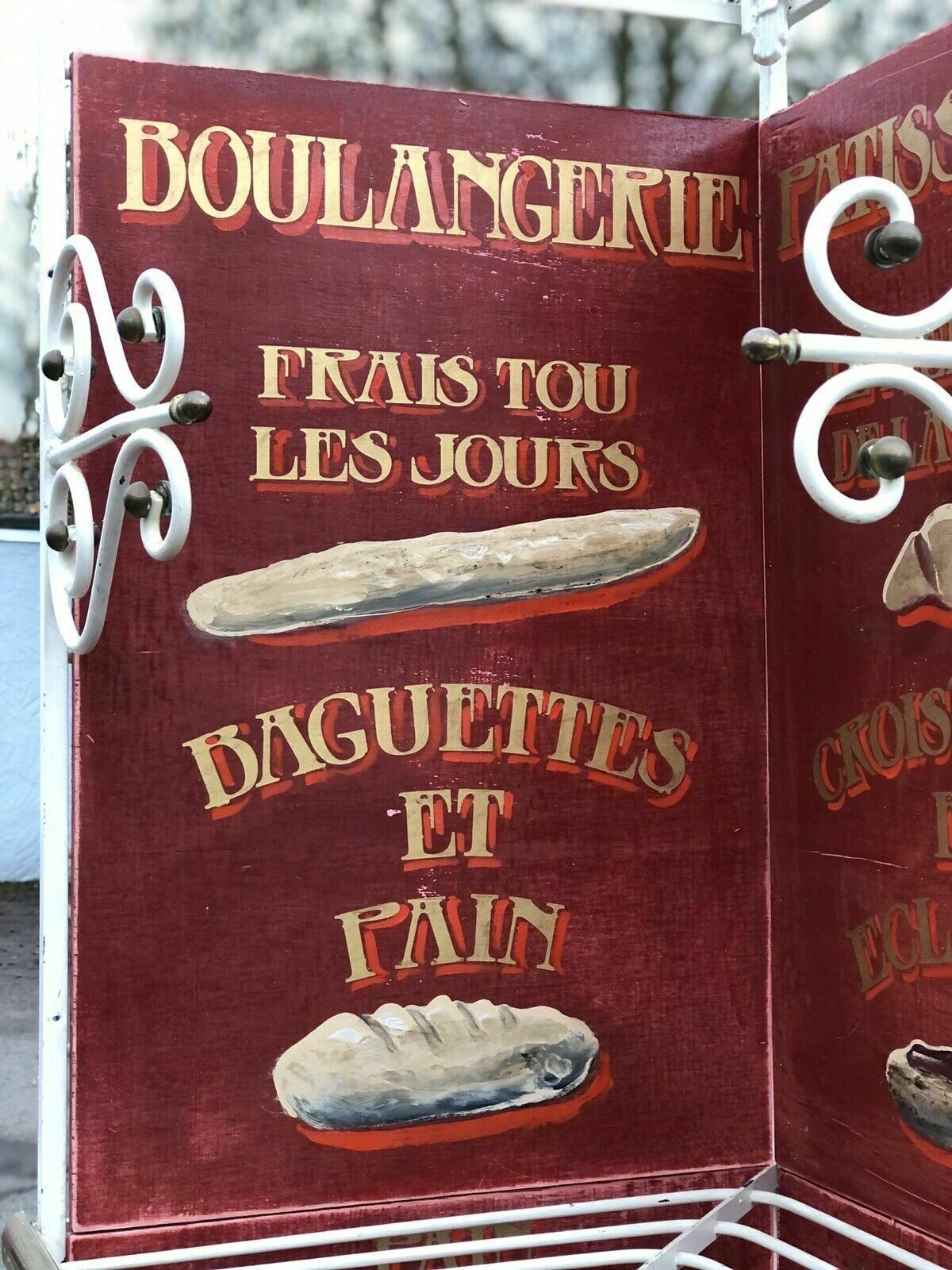 photo vinterior French Bakers Shelves With Hand Painted Decoration