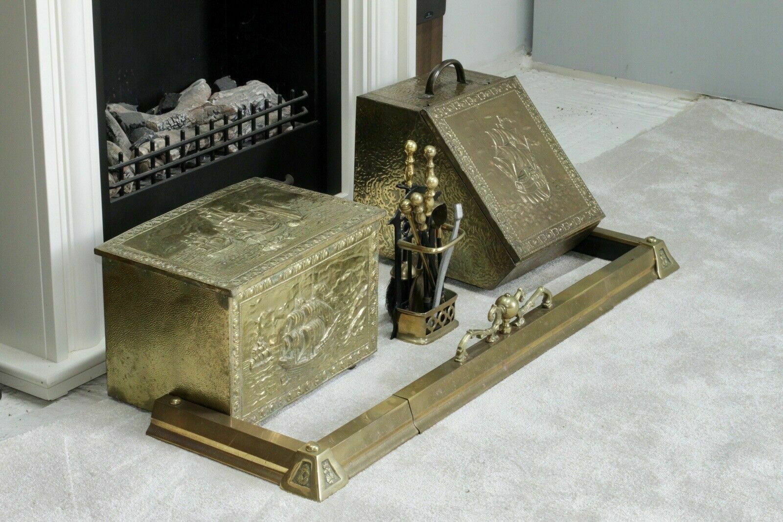Antique Victorian Arts And Crafts Design Brass Fireplace Hearth Fender photo 485.0