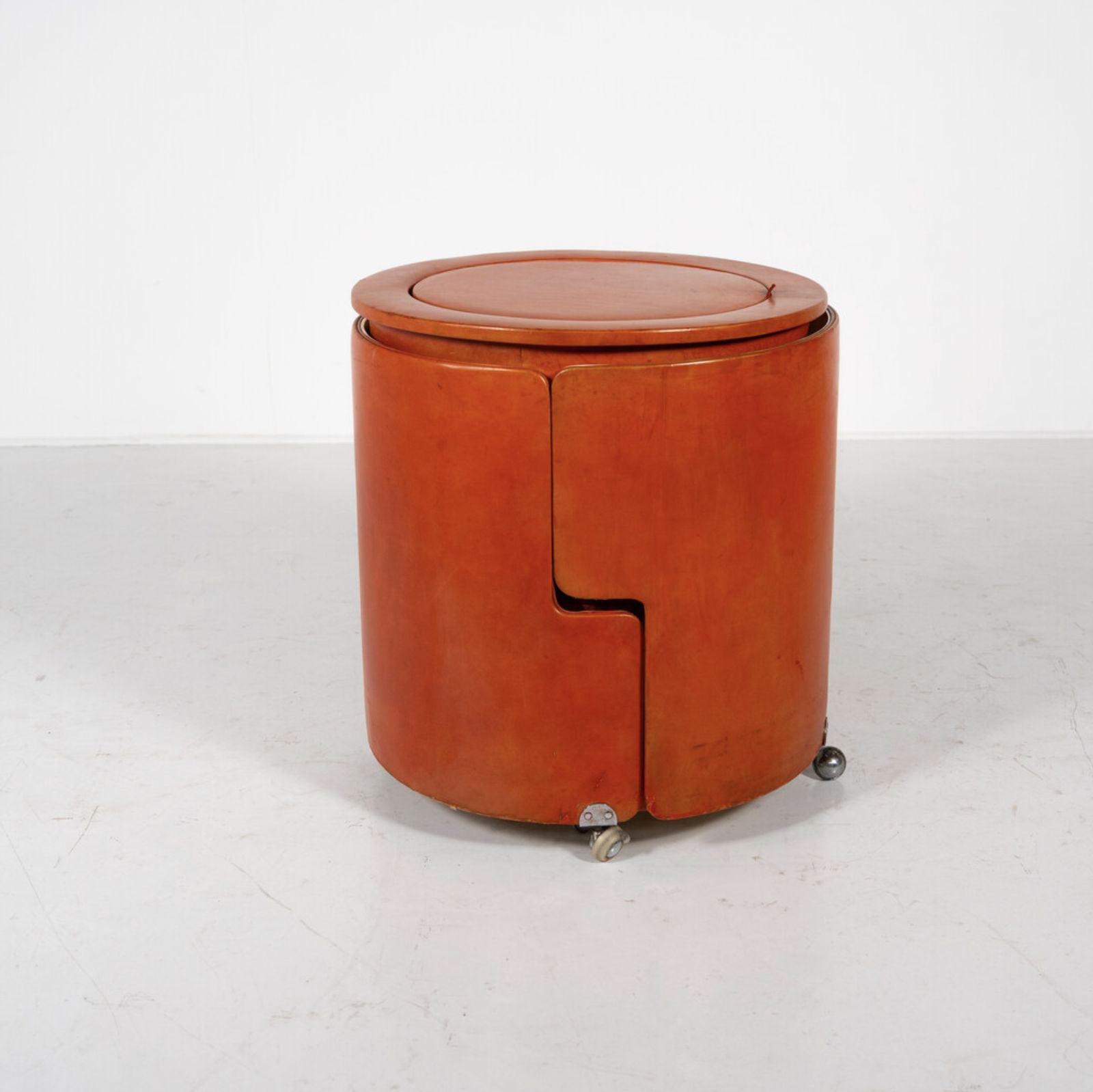 Red Vanity Mod. Dilly Daily By Luigi Massoni For Poltrona Frau, 1968 photo buy