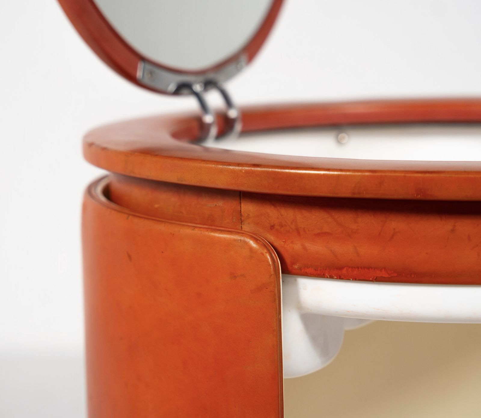 7150.0 Red Vanity Mod. Dilly Daily By Luigi Massoni For Poltrona Frau, 1968 photo