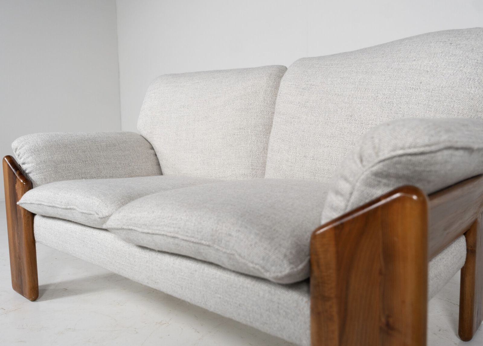 Mid Century Modern Sofa By Sapporo For Mobil Girgi, Italy, 1970s photo vintage