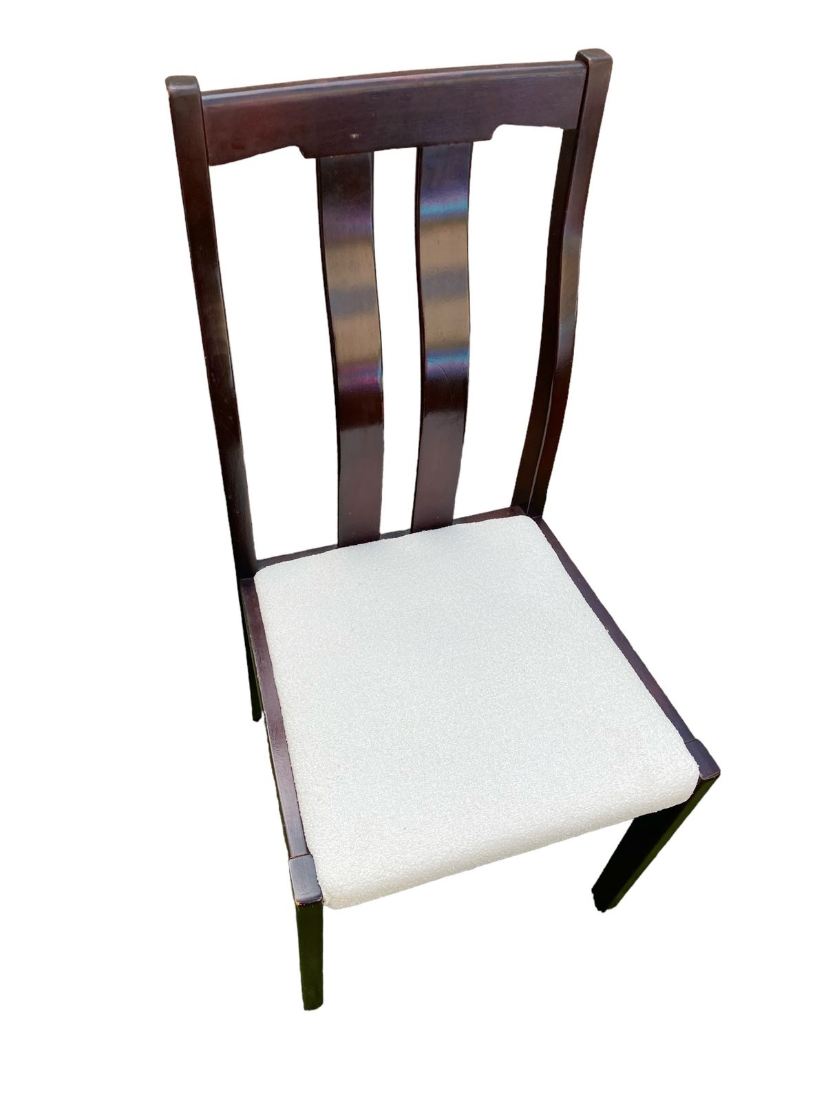 A Set Of Four Mid Century Meredew Dining Chairs, Deep Mahogany With Cream Paris Boucle photo 325.0
