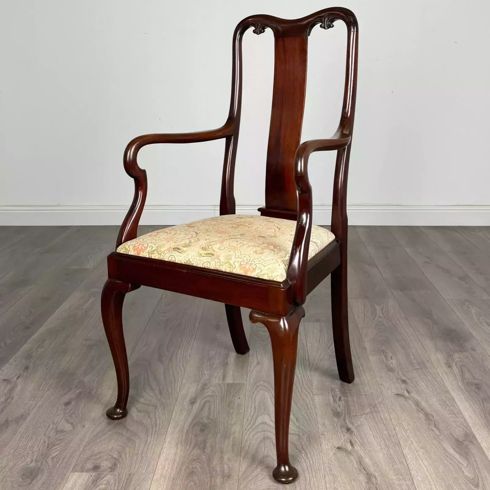 Antique 20th Century Set Of 8 Queen Anne Style Dining Chairs In Walnut photo furniture