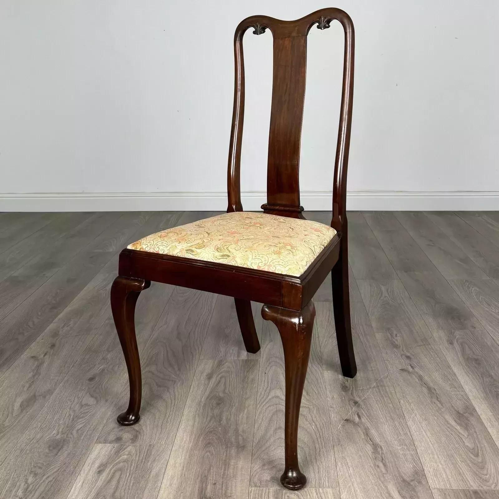 Antique 20th Century Set Of 8 Queen Anne Style Dining Chairs In Walnut photo for sale