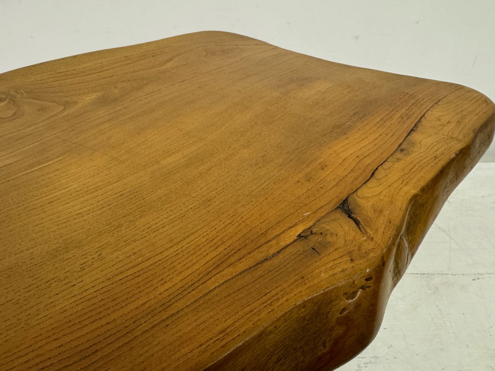 photo vinterior Mid Century Elm Side Table