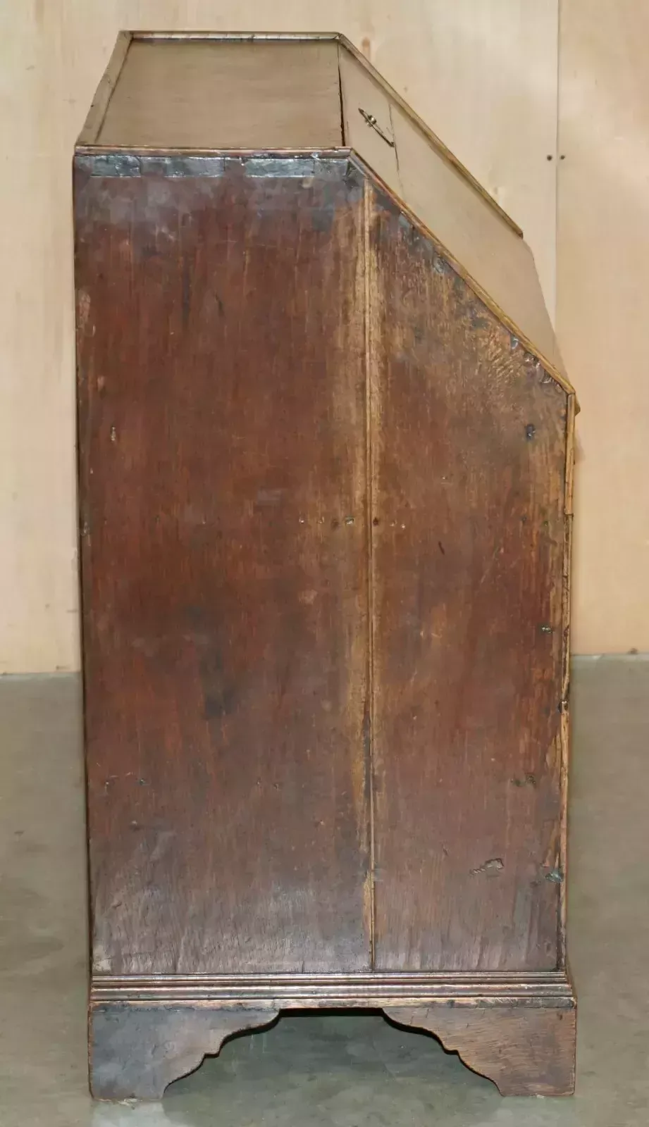 photo furniture Exquisite Early Georgian Circa 1760 Writing Bureau Desk With Green Leather Top