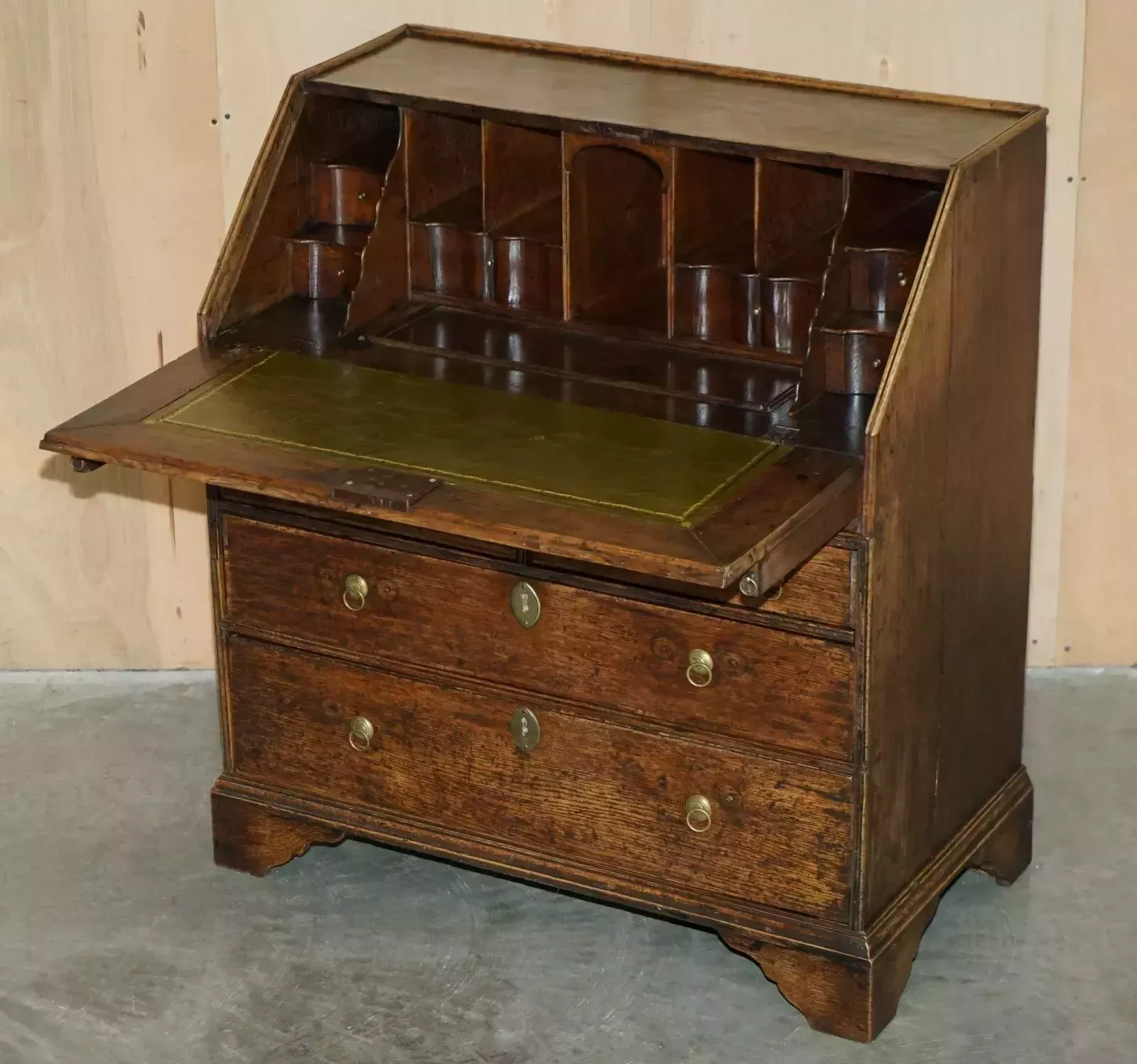 photo vinterior Exquisite Early Georgian Circa 1760 Writing Bureau Desk With Green Leather Top