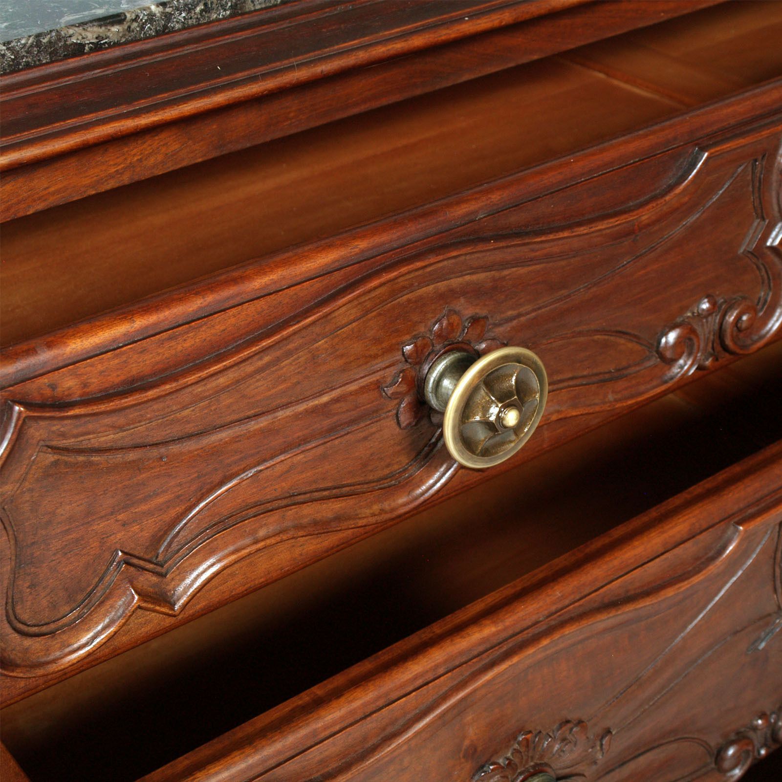 Italy Baroque Massive Carved Walnut Complete Bedroom Sets photo vinterior