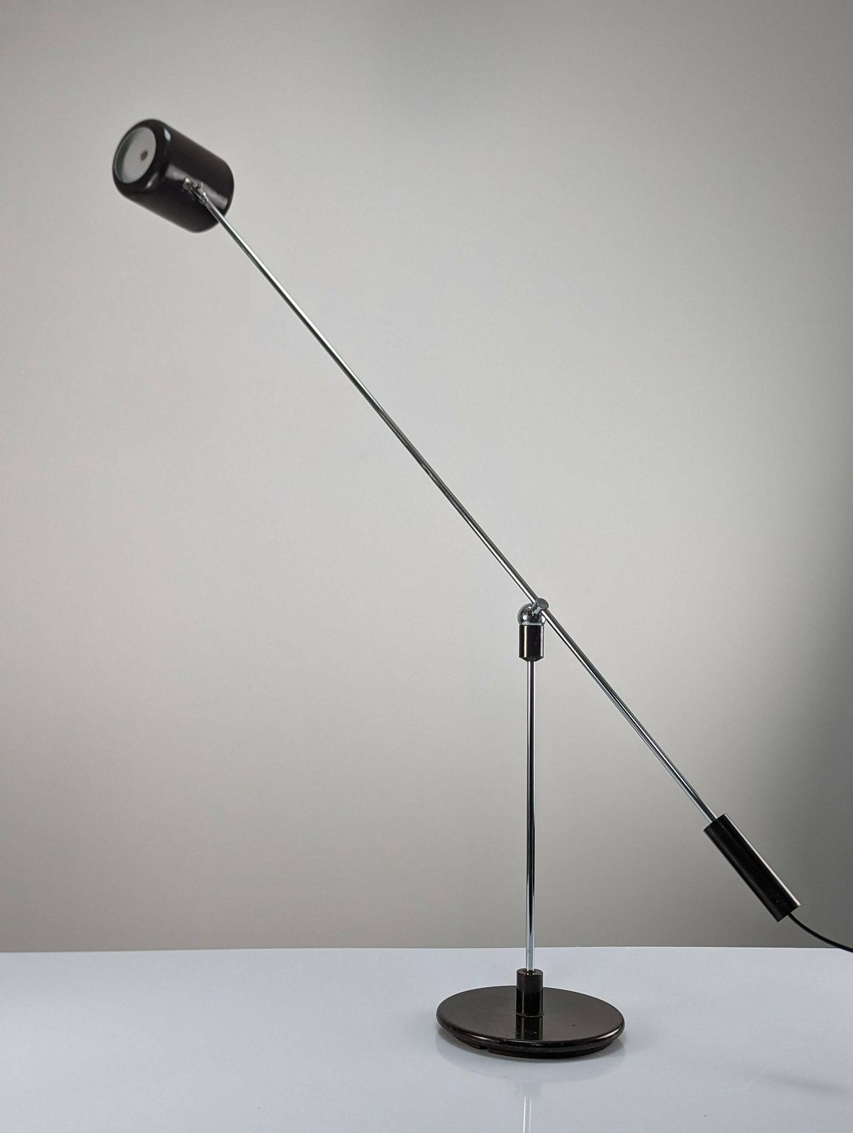 Magneto Floor Lamp By Gilbert Watrous / H. Fillekes 1950s photo vinterior