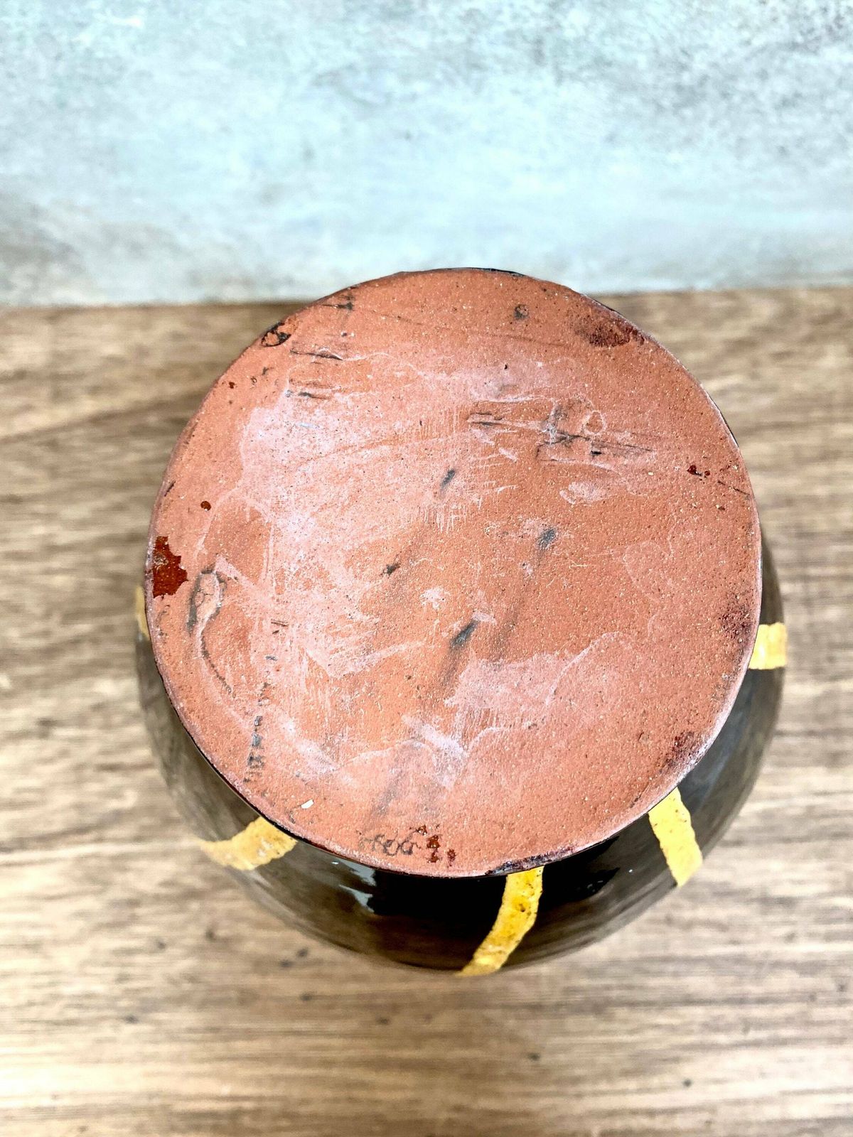 Ceramic Vintage Mustard And Black Hand Painted Vase. photo vinterior