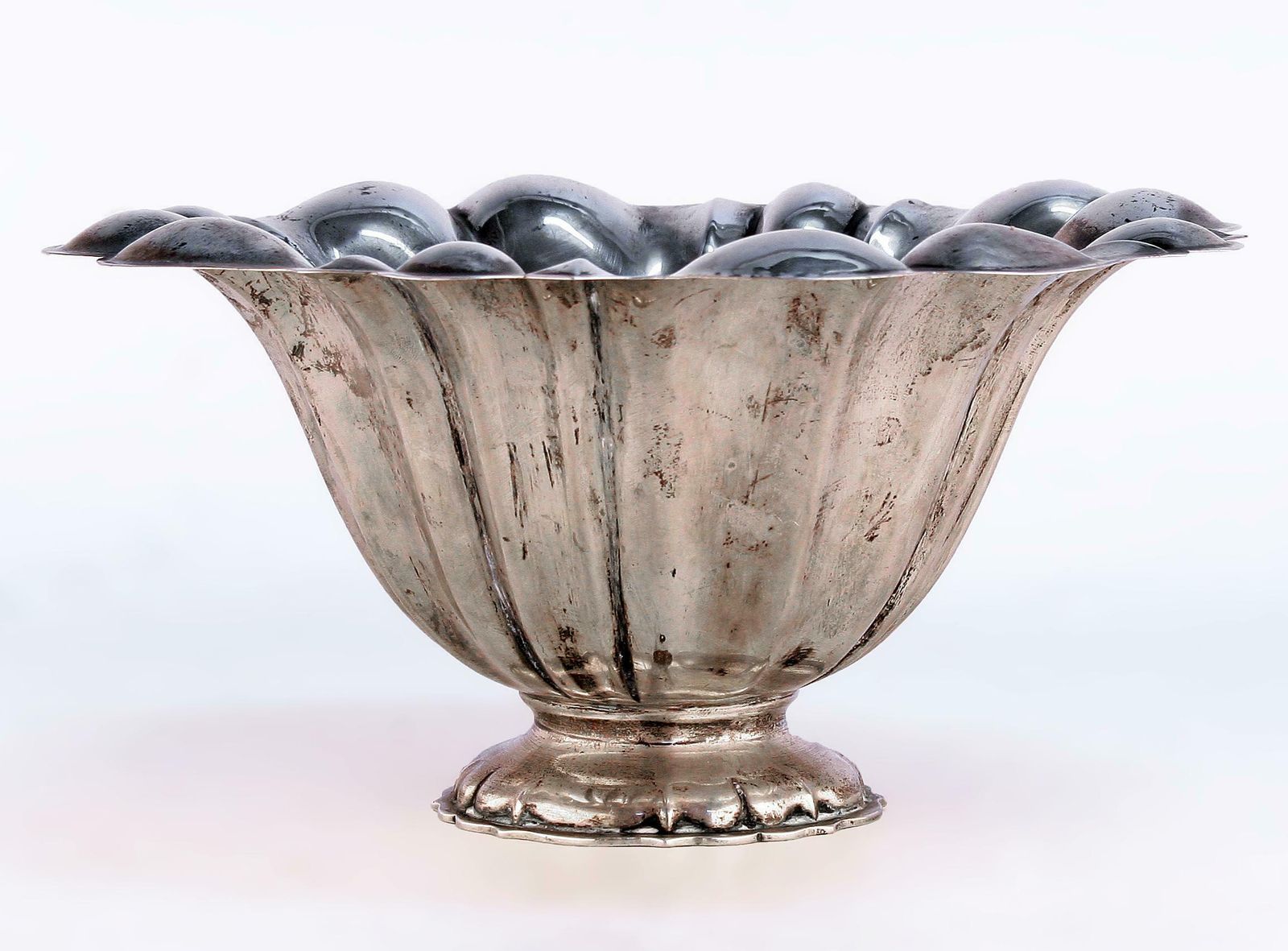 Art Nouveau Austrian Polished Silver Plated Centerpiece Bowl By Josef Hoffmann For Wiener Werkstätte photo furniture
