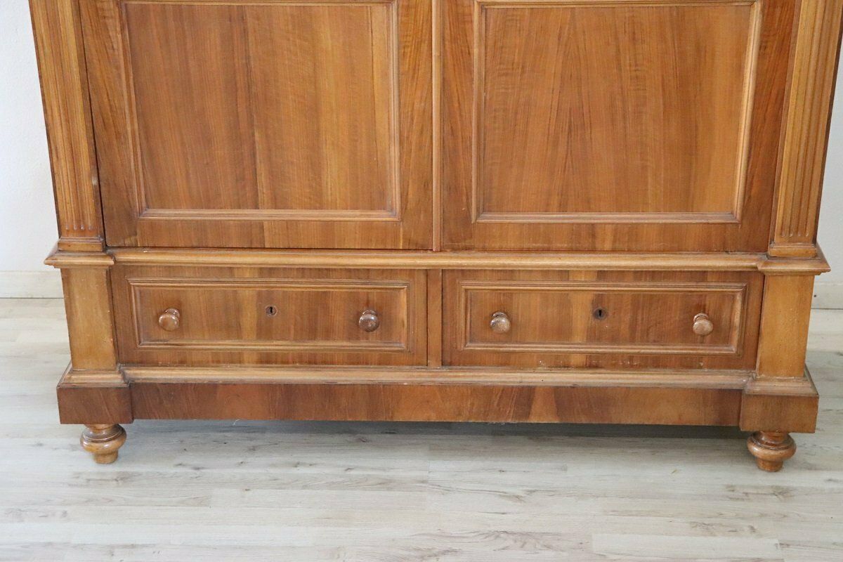 photo vinterior Antique Veneer Walnut Wardrobe, Late 19th Century