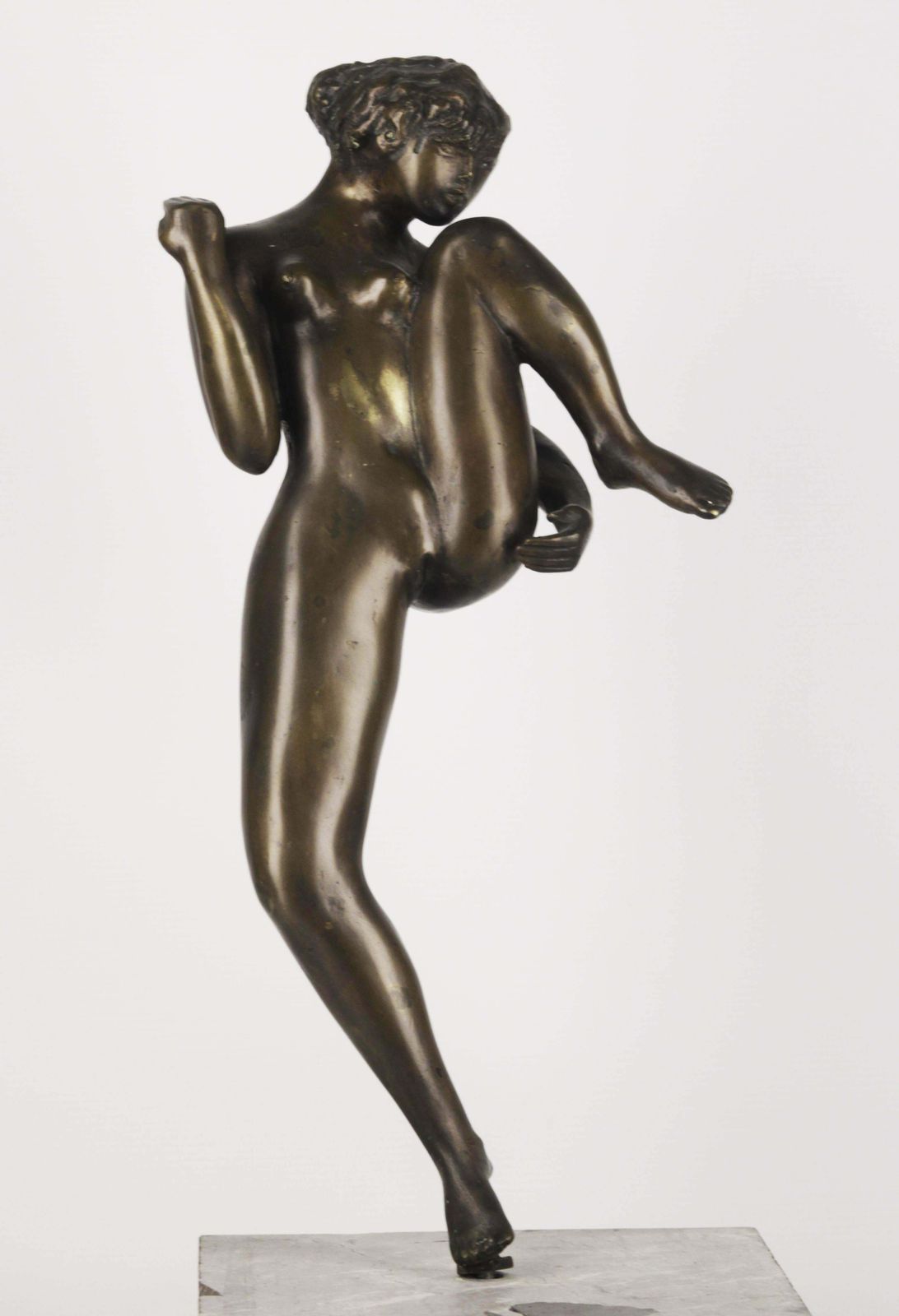 20th Century Bronze Figurative Sculpture Of A Nude Woman By Argentine Sculptor José Mariano Pagés photo furniture