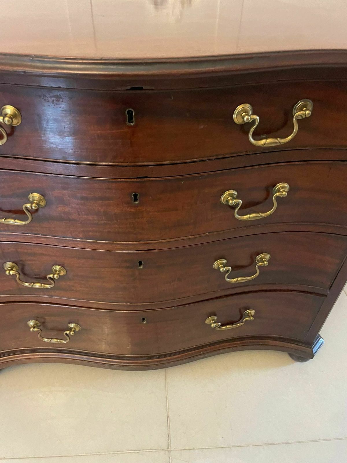 Outstanding Quality Antique 18th Century Mahogany Serpentine Chest Of Drawers photo 4225.0