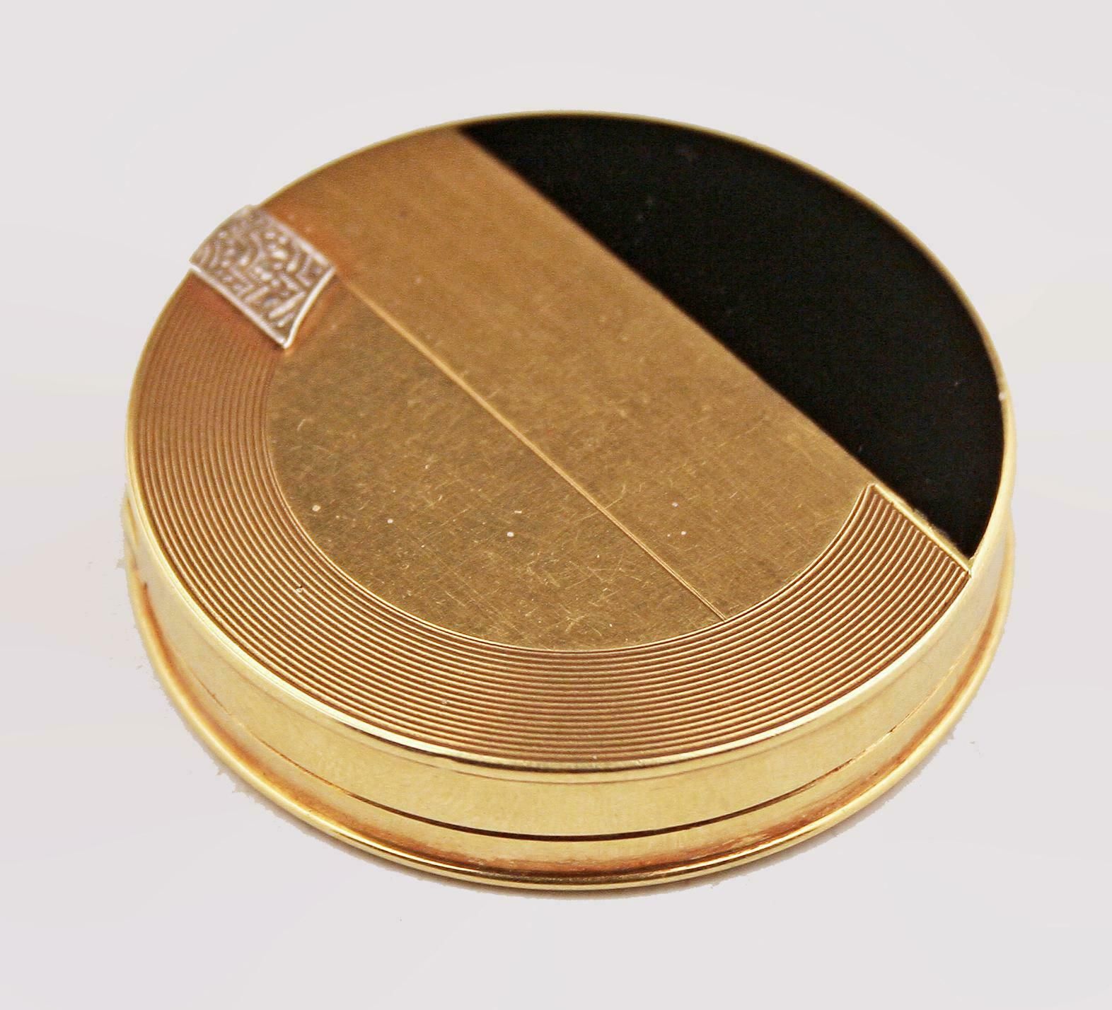 Art Déco French Hand Crafted 18 Karat Gold And Enamel Circular Pill/Snuff Box photo buy