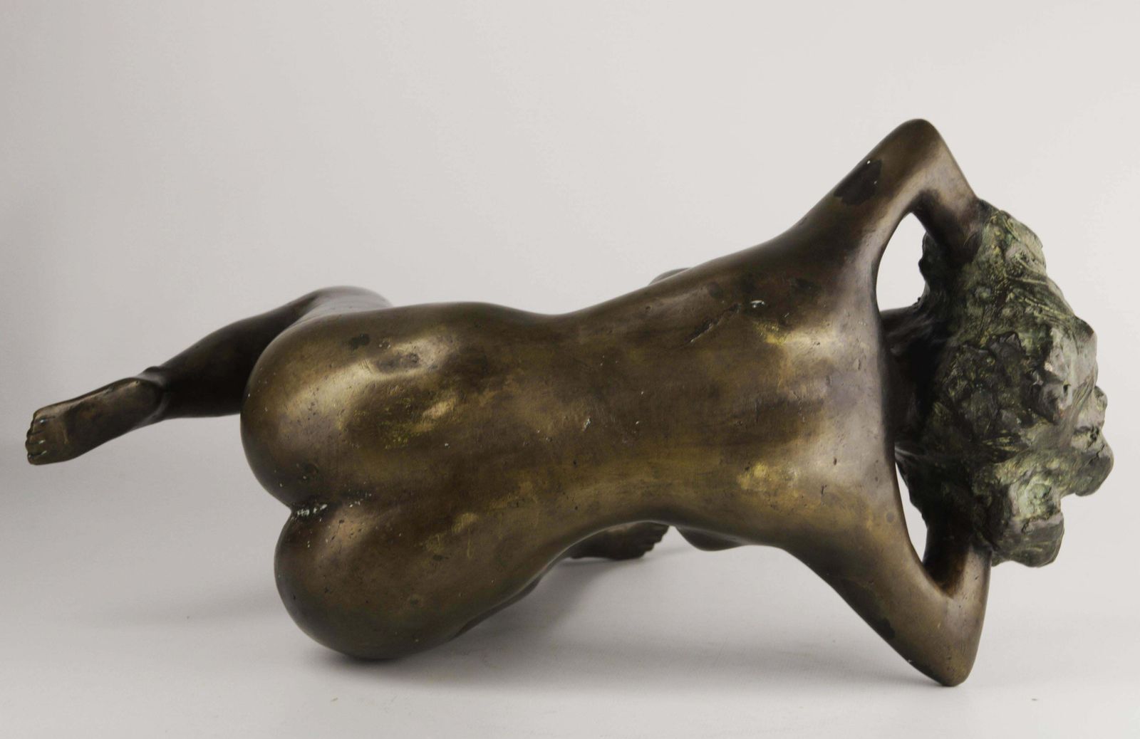 20th Century Bronze Figurative Sculpture Of A Lying Woman By Argentine Sculptor José Mariano Pagés photo Art