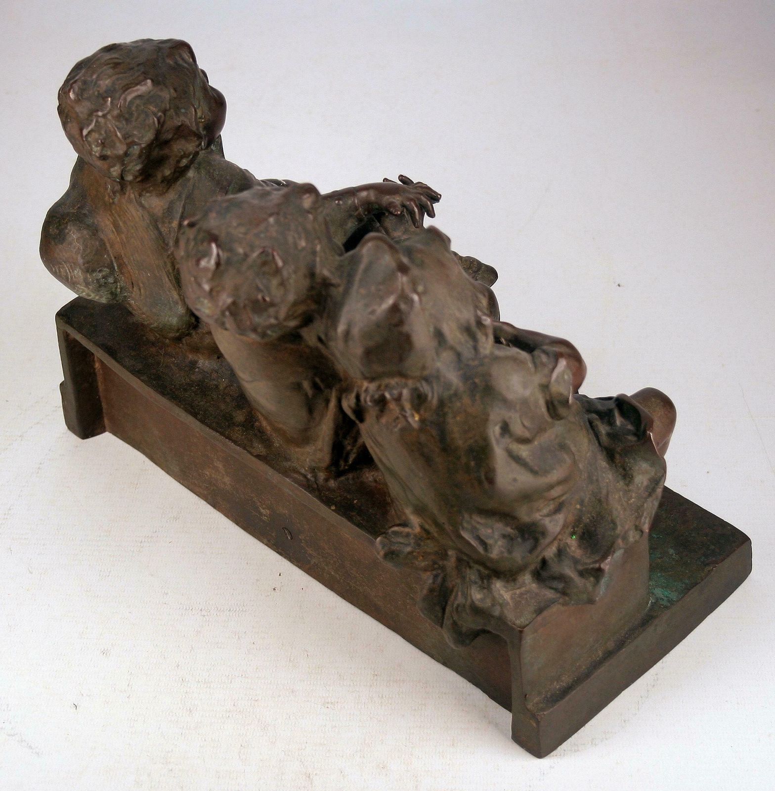 'Watching Something': Patinated Bronze Sculpture Of Three Children Laughing And Sitting By Spanish Artist Juan Clara photo 2525.0
