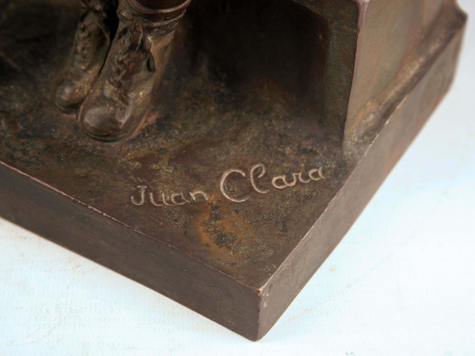 photo furniture 'Watching Something': Patinated Bronze Sculpture Of Three Children Laughing And Sitting By Spanish Artist Juan Clara