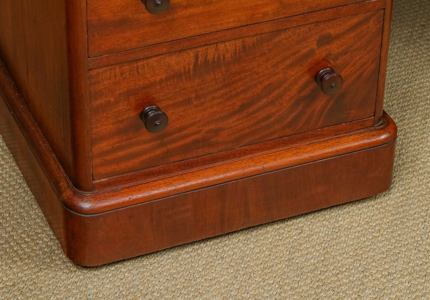 photo vintage English Victorian 5ft Figured Mahogany Office Writing Pedestal Desk (Circa 1850)