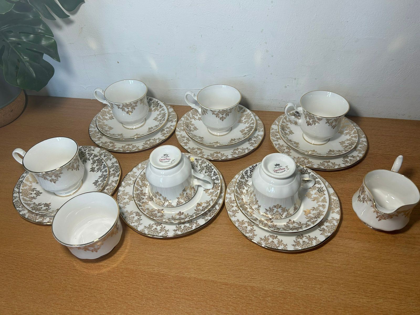 1950s Queen Anne Set Of Bone China Tea Set Made By Crown Regent Gold And White 20 Piece photo for sale