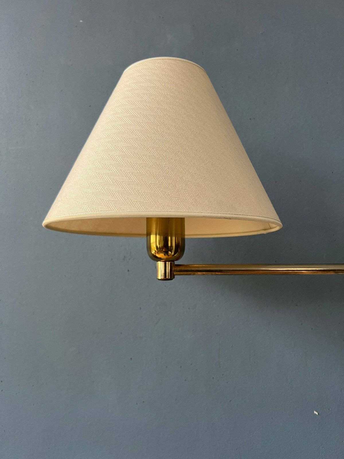 Gouden Hollywood Regency Zwenkarm Wandlamp Met Beige Kap photo buy